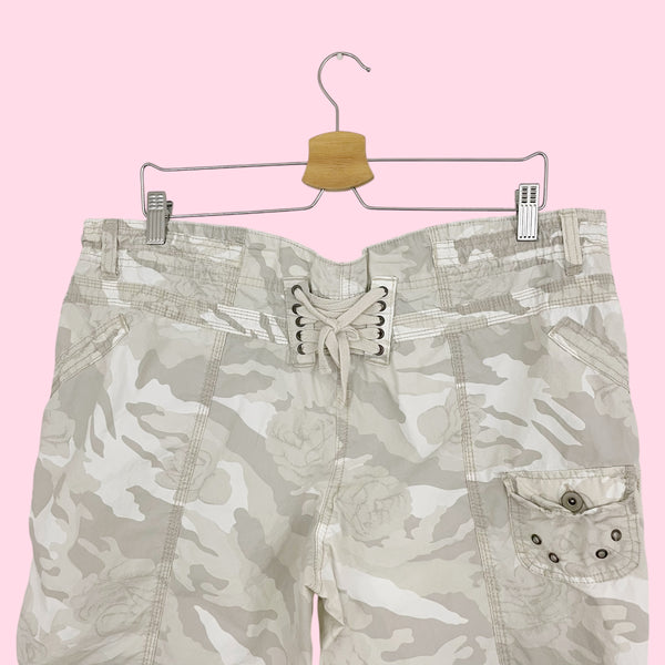 Y2K White Floral Camo Utility Shorts (18)
