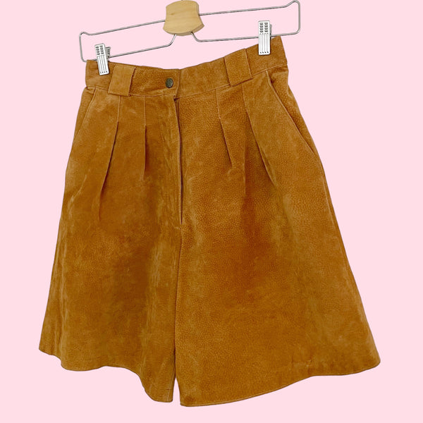 SUEDE PLEATED TROUSER SHORTS (25)