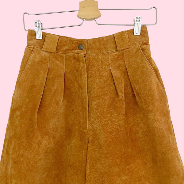 SUEDE PLEATED TROUSER SHORTS (25)